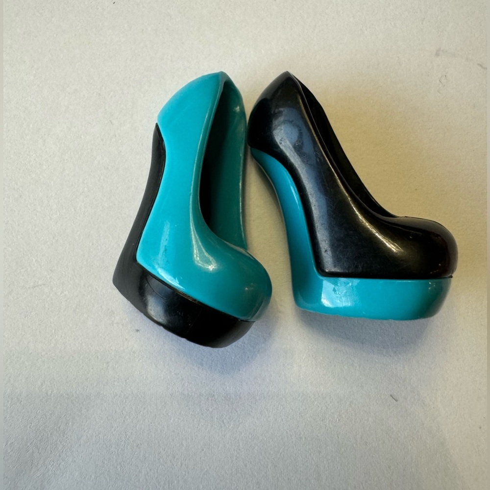 Monster High ghoul spirit Frankie shoes